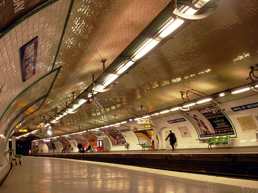 Quai de station du métropolitain de Paris