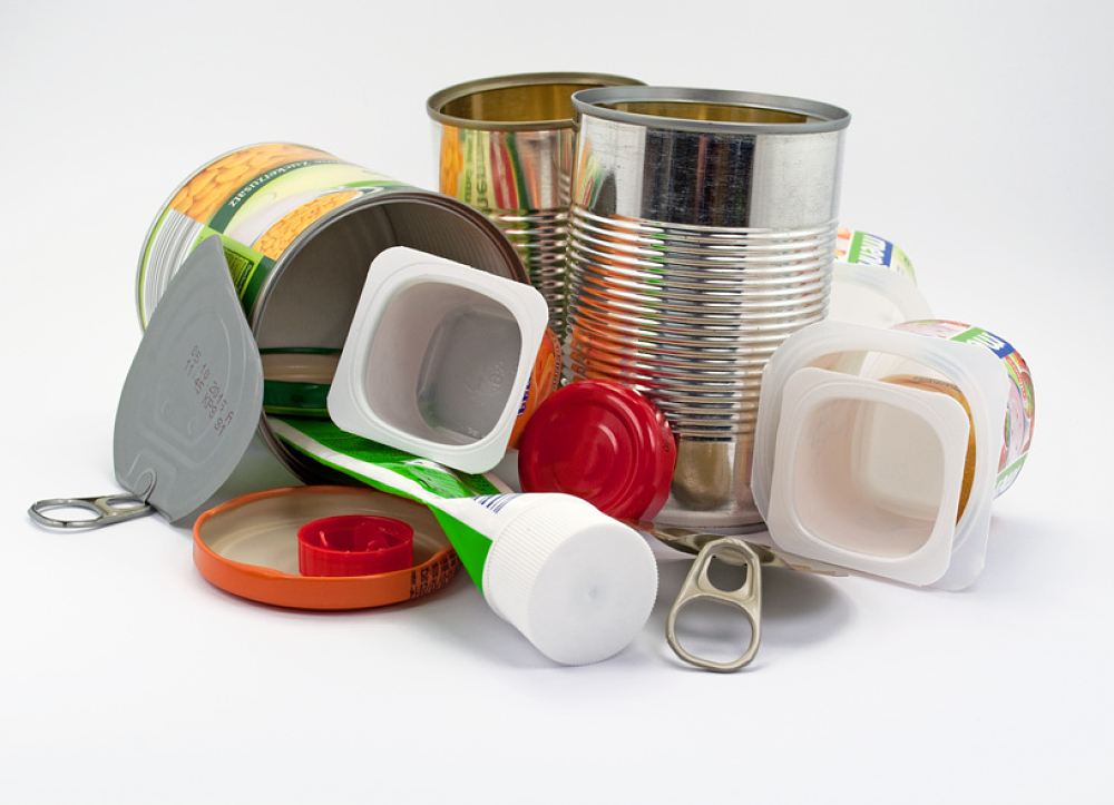 Amoncellement d'emballages alimentaires vides