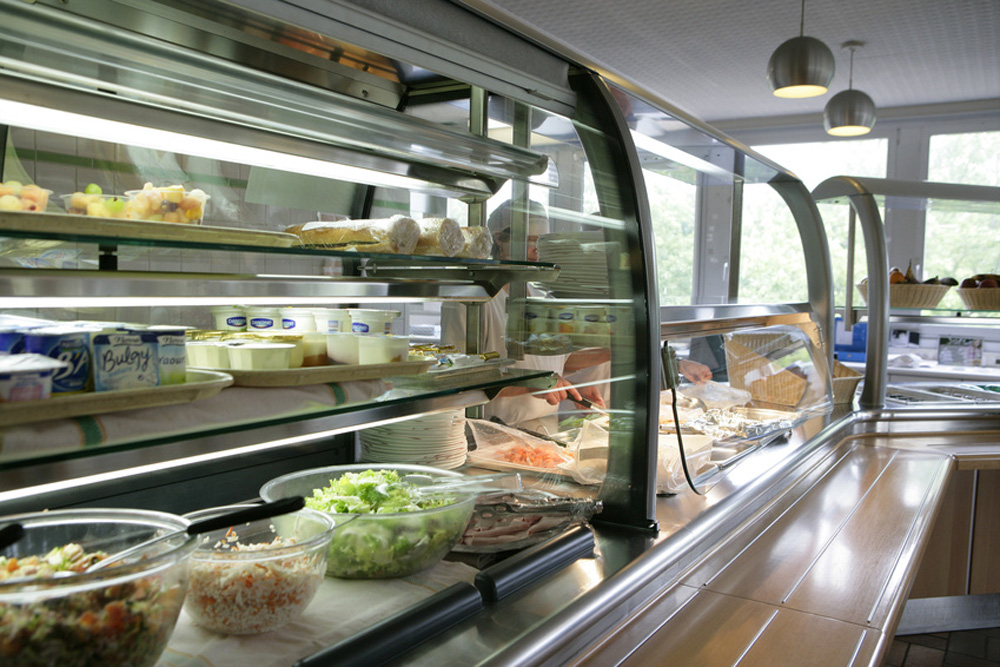 présentation des plats servis dans une cantine scolaire