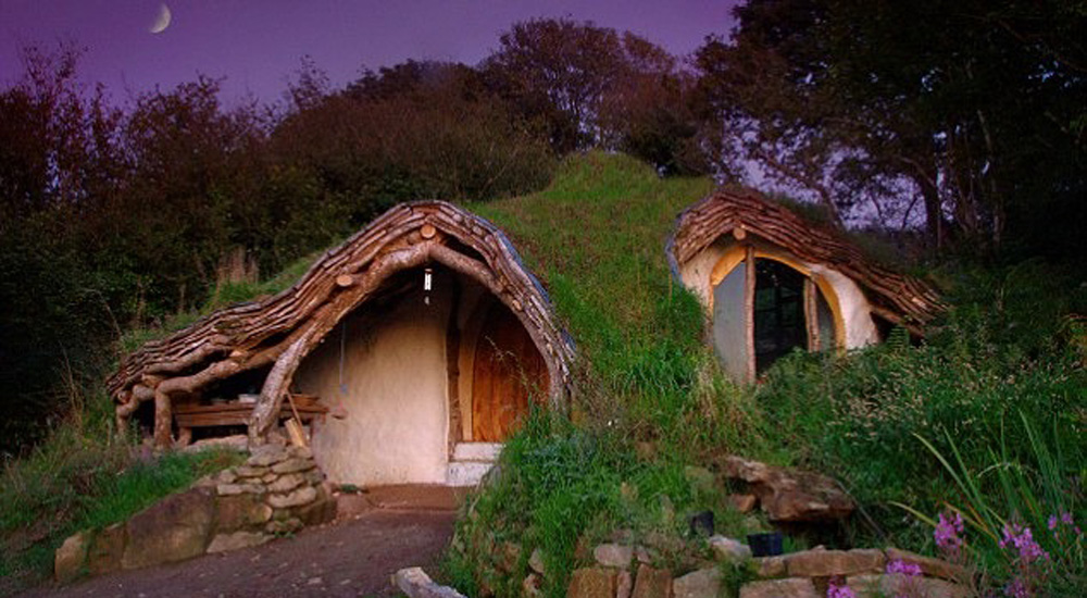 La maison écologique de Simon Dale vue de nuit