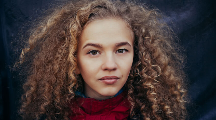 cheveux bouclés