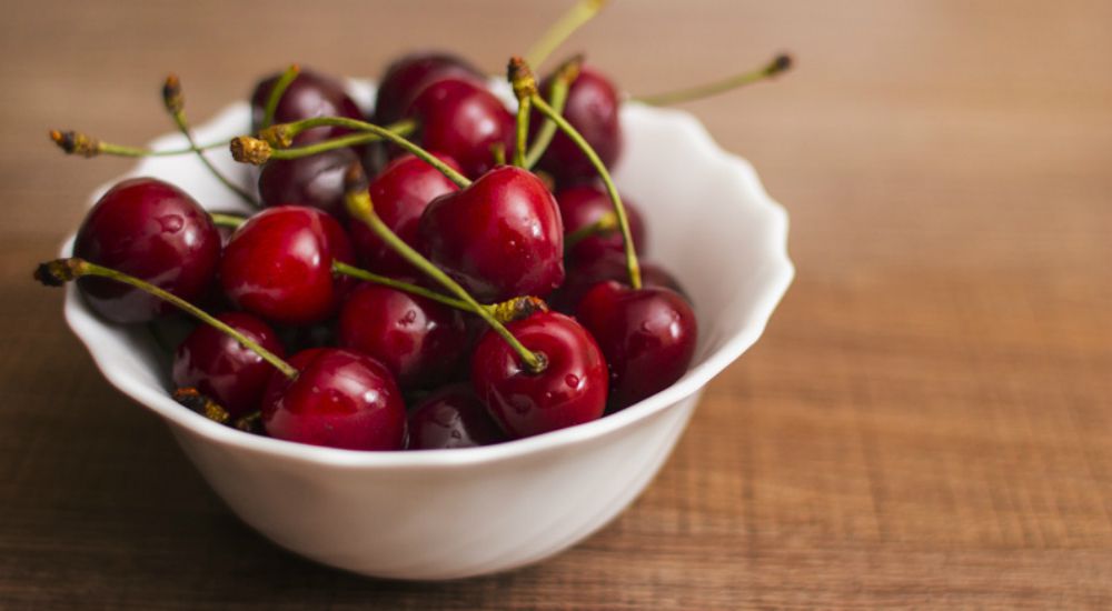 Cerises dans un bol