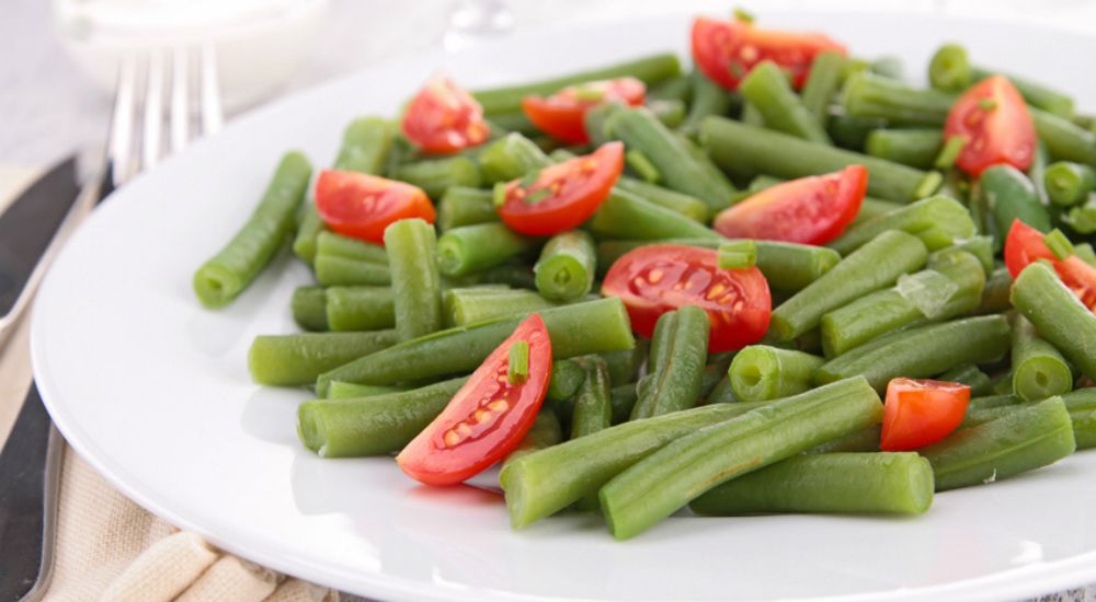 Plat d'haricots vert et tomates