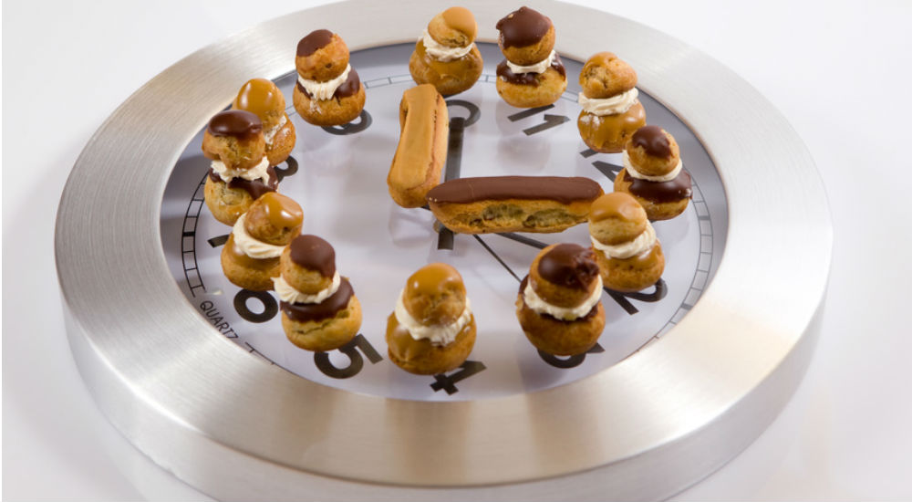 Horloge recouverte de pâtisseries