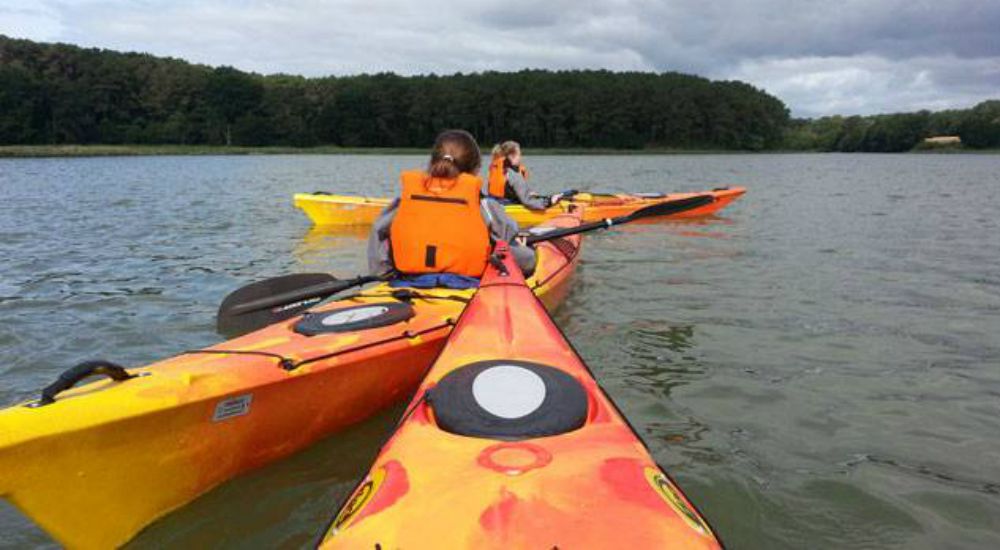 Traversée d'une rivière en kayak