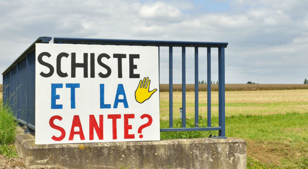 panneau dans un champ 