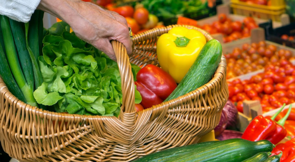 un panier de fruits et légumes