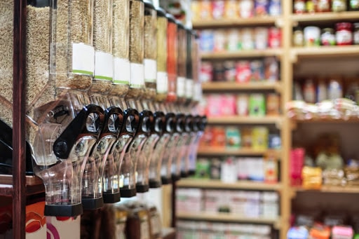 des produits en vrac dans une épicerie