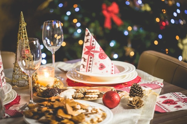 une décoration de table pendant Noël