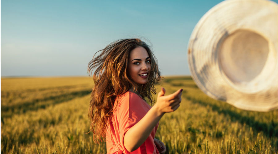 slow life et femme heureuse