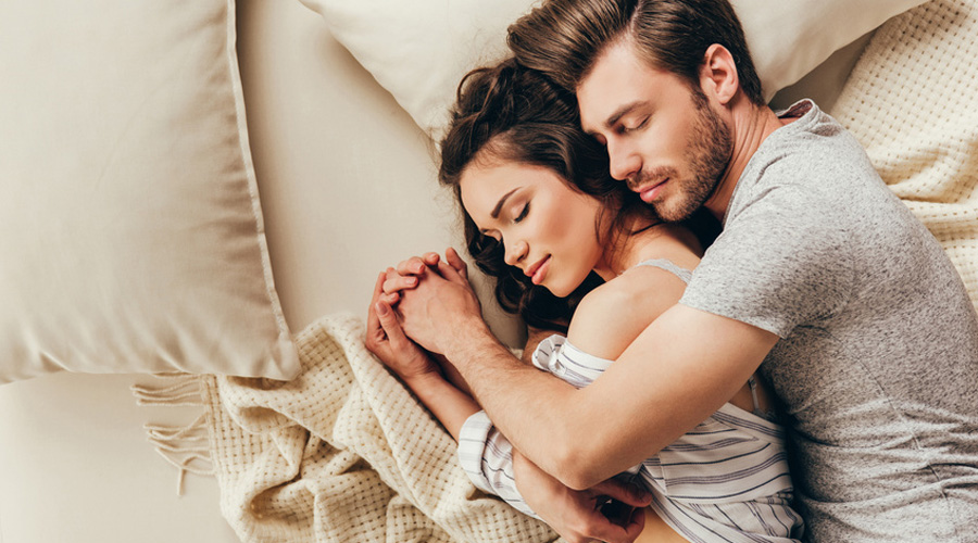 Sommeil Deux La Mani Re Dont Vous Dormez En Dit Long Sur Votre Couple Bio La Une