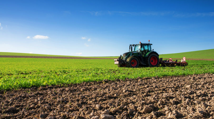 agriculteur et tracteur