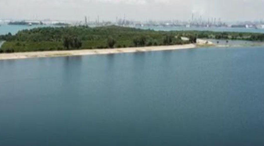 Une décharge publique devenue une île artificielle au large de Singapour