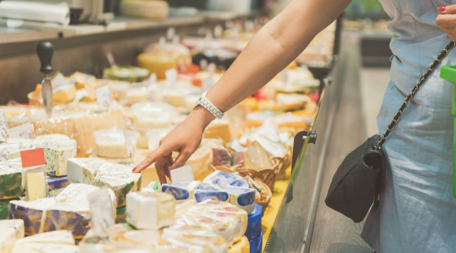 Rappels produits : des fromages contaminés aux salmonelles, présence de Listeria dans des truites estampillées AB et débris de verre dans des biscuits bio