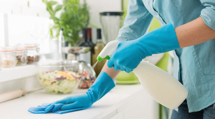 Produits ménagers : 60 millions de consommateurs lance une pétition contre les substances chimiques toxiques