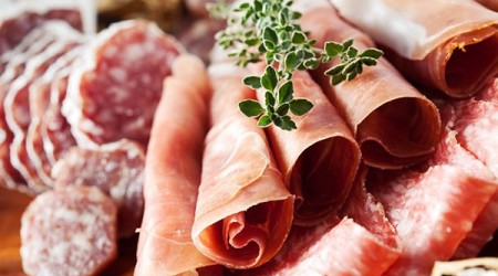 Nitrites dans l'alimentation : une pétition pour interdire leur utilisation