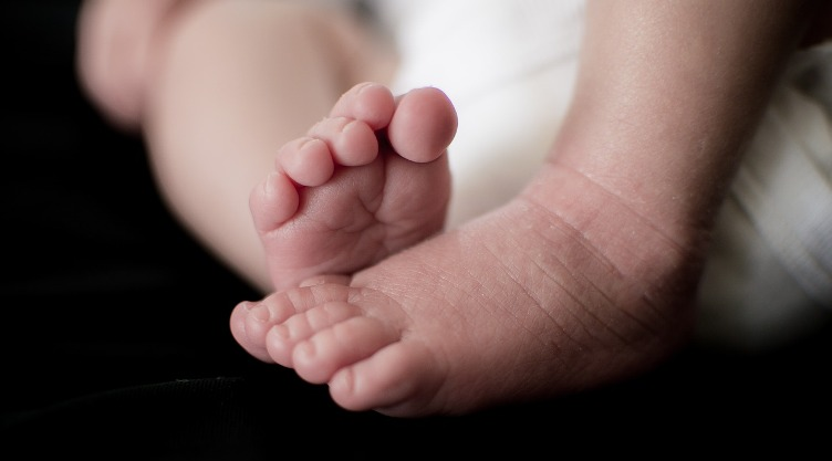 lésions cutanées sur les pieds des enfants