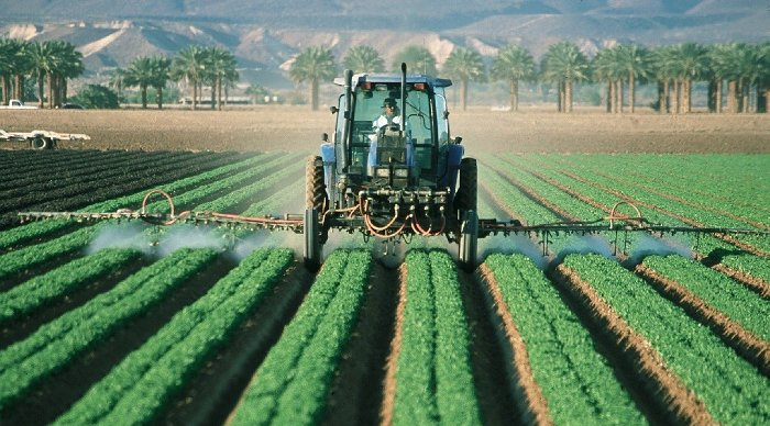 épandage de pesticides