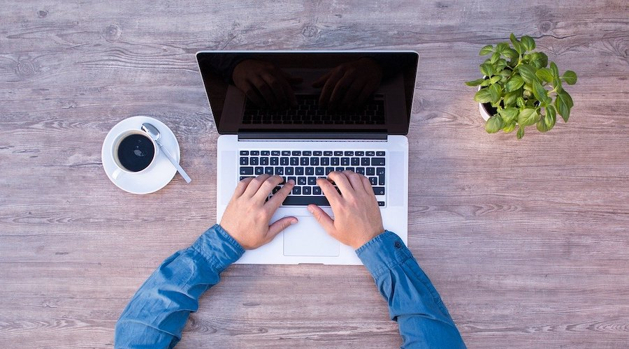 Plantes, bois et éléments naturels au travail