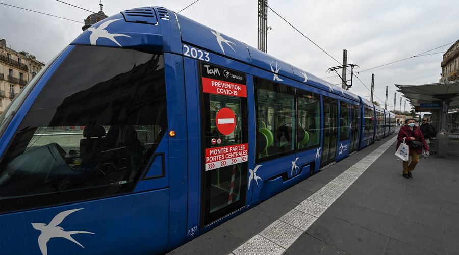 La gratuité des transports publics pour les habitants de la métropole de Montpellier sera mise en place le week-end à partir de samedi à bord des bus et tramways