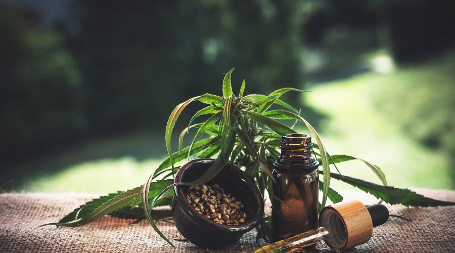 Acné, eczéma, psoriasis : faire peau neuve avec le CBD ?