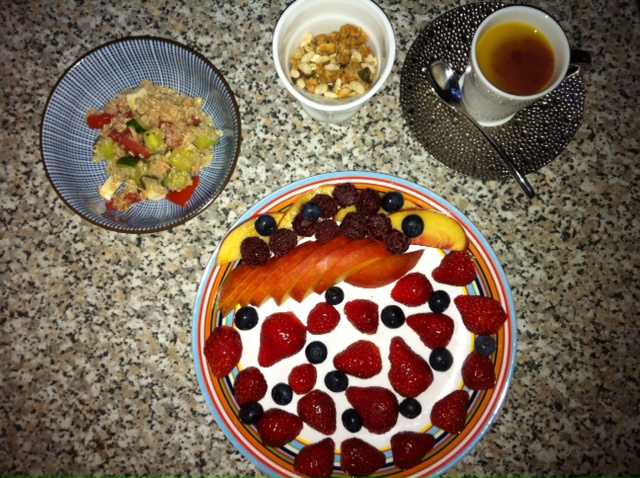 Petit Déjeuner Bio - Fruits Céréales Crudités