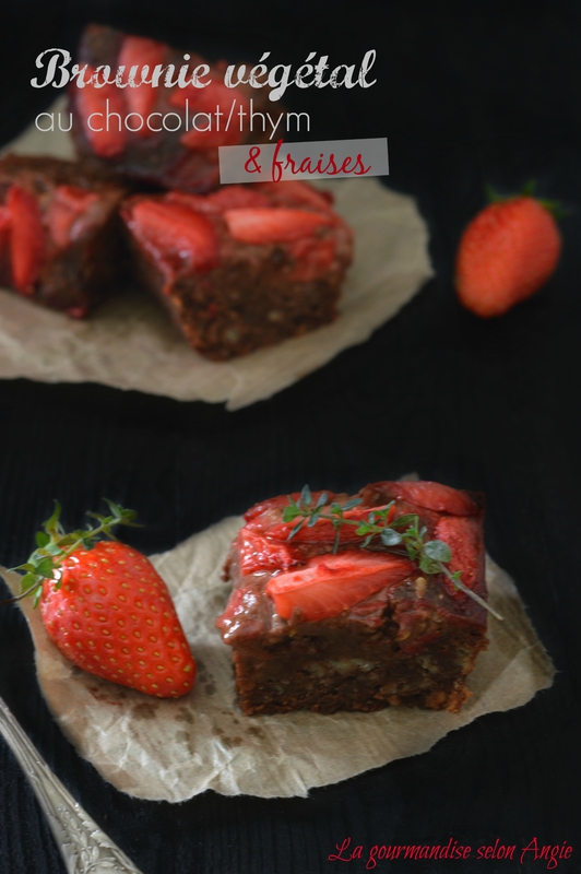 BROWNIE VÉGÉTAL CHOCOLAT AU THYM & FRAISES