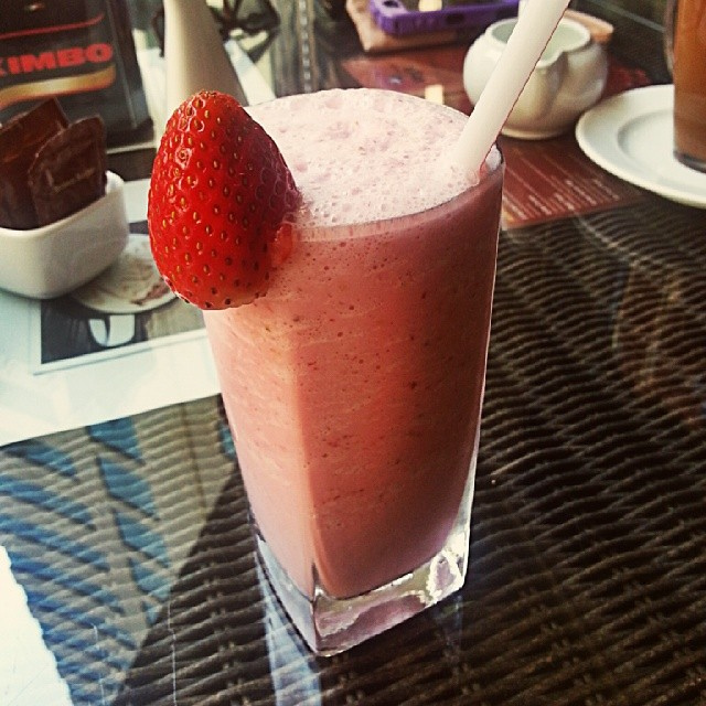 Milkshake fraise et lait de coco