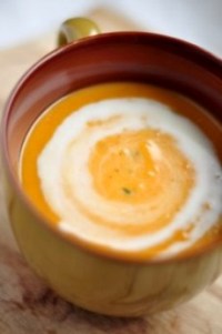 Soupe végane à la carotte et crème de coco