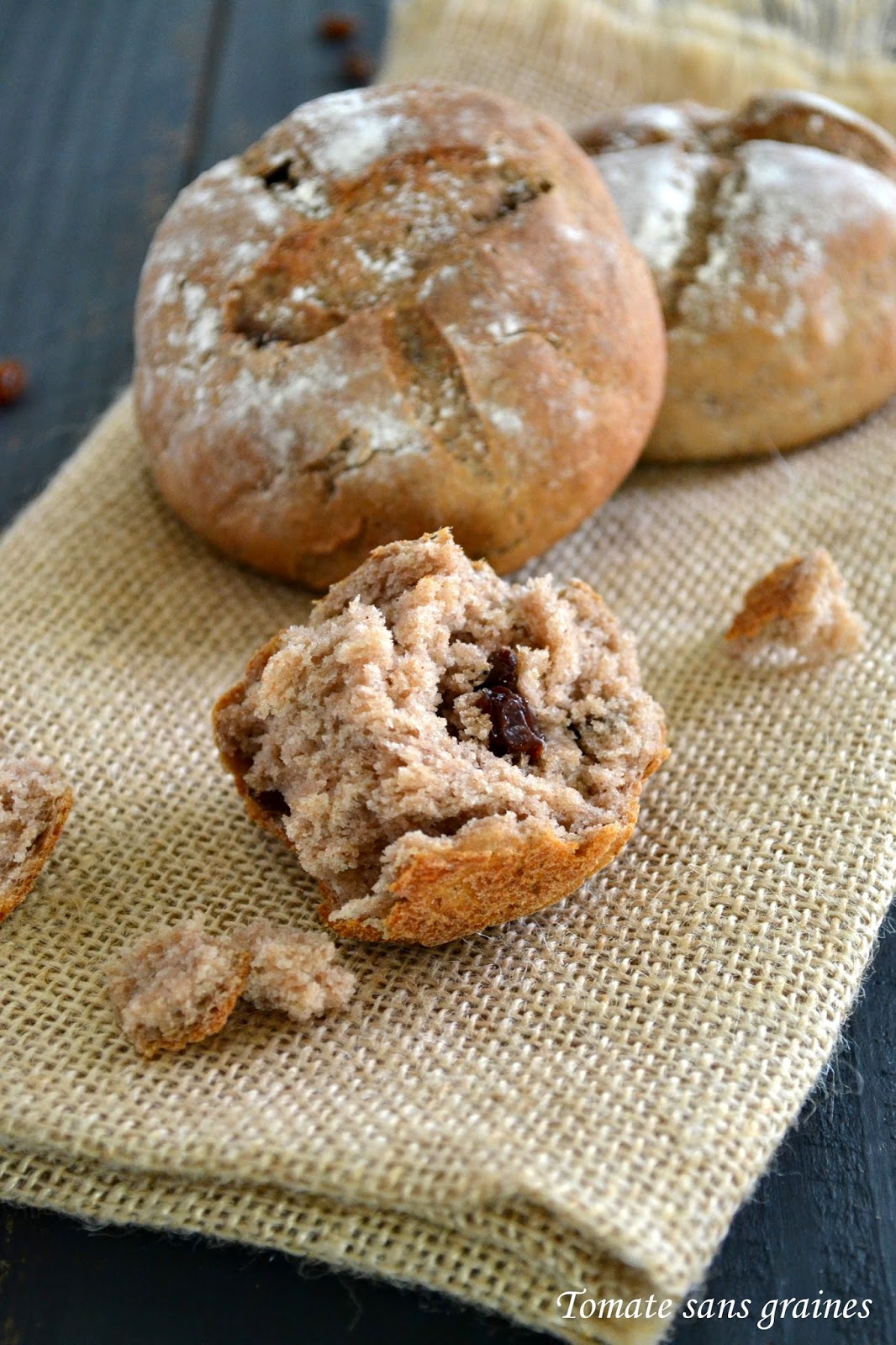 Petits pains à la farine de châtaigne et aux raisins secs - Tomate sans graines