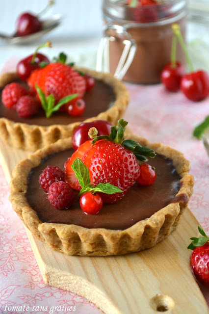 Tartelettes et verrines à la pannacotta chocolatée et fruits rouges - Tomate sans graines