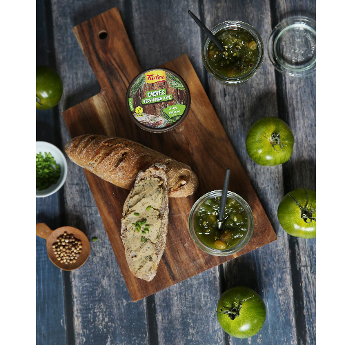 Chutney de tomates vertes et tartines de pâté végétal à la ciboulette Tartex