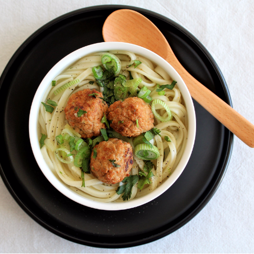 SOUPE ASIATIQUE AUX BOULETTES VEGGIE