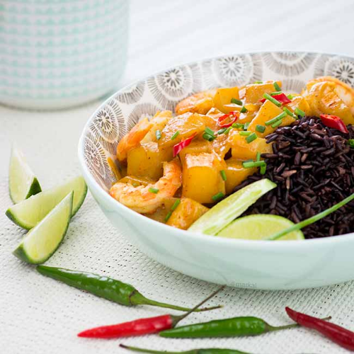 Curry de mangue crevettes et riz noir