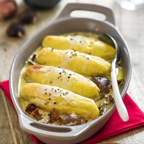 Quenelles en gratin, sauce aux girolles et aux châtaignes