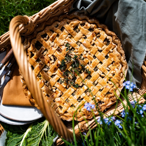 Tourte aux blettes, raisins secs et pignons de pin