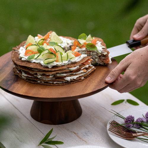 Mille feuille de petites galettes blé noir au tzatziki et saumon fumé